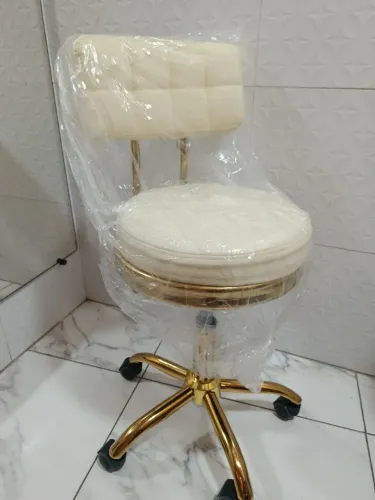 Mocho dourado elegante 