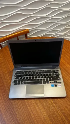 Vendo notebook Samsung por R$390,00 Notebook Samsung, modelo 535U (NP535U3C)