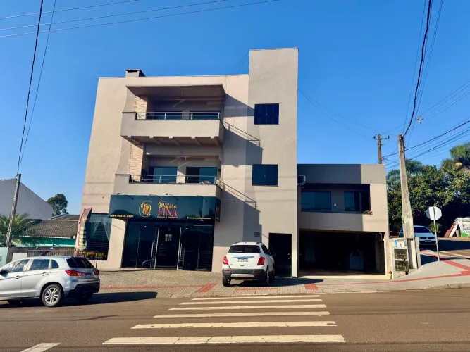 Prédio no Bairro Araras com tres andares, tres apartamentos e uma sala comercial