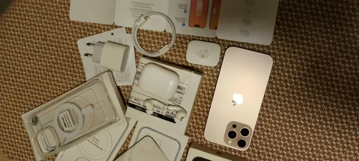 iPhone 16 ProMax 256G + AirPod Pro Segunda Geração + carregador (ORIGINAIS)