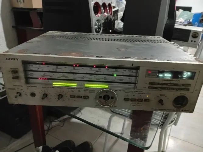 Radio sony antigo no estado esta funcionando parcialmente 