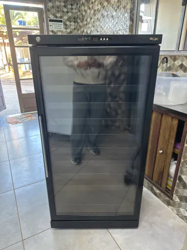 Adega de Vinhos Cates Raves 90 Garrafas 220V - Estado de Nova