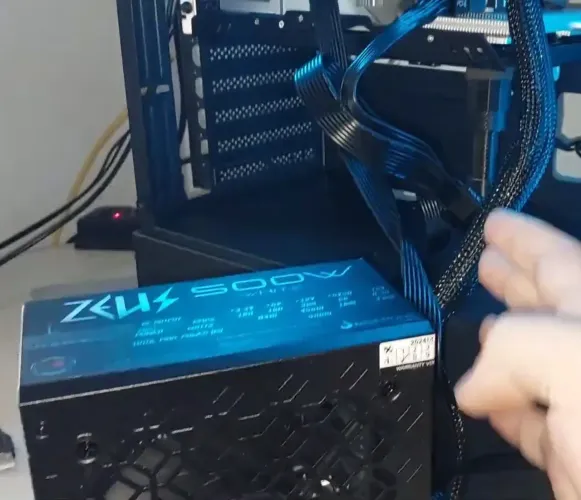 Fonte gamer 650W (Lacrada, 100% modular, 3 anos garantia, selo TechLab. PC Gamer)