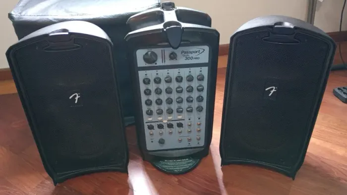 Passaport Fender Pro 300 - Amplificador e Mesa