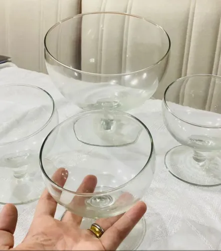 Conjunto de sobremesa com taças