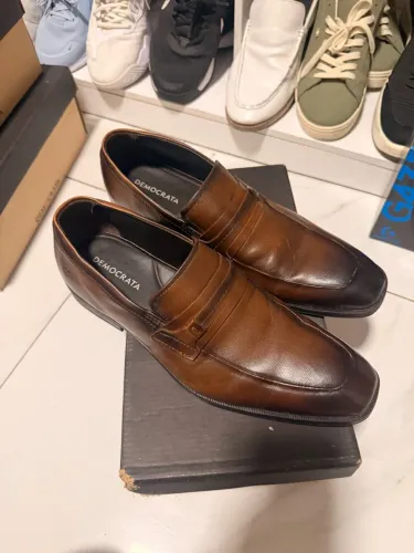Sapatos Democrata MUITO NOVOS