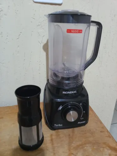 Liquidificador mondial semi-novo