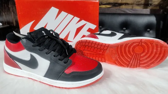 Tênis tamanho 42 Jordan Nike novo