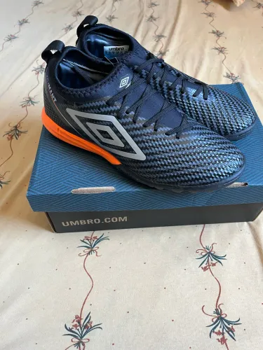 Chuteira Umbro Society Adamant