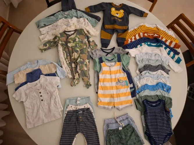 Kit 37 peças roupas bebê 6 meses (moleton, shorts, calças, camisetas, bodies, macacões)