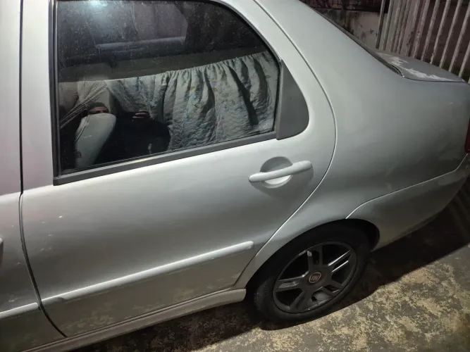 Fiat Siena HLX 1.8 MPI Flex 8V 4P 2005