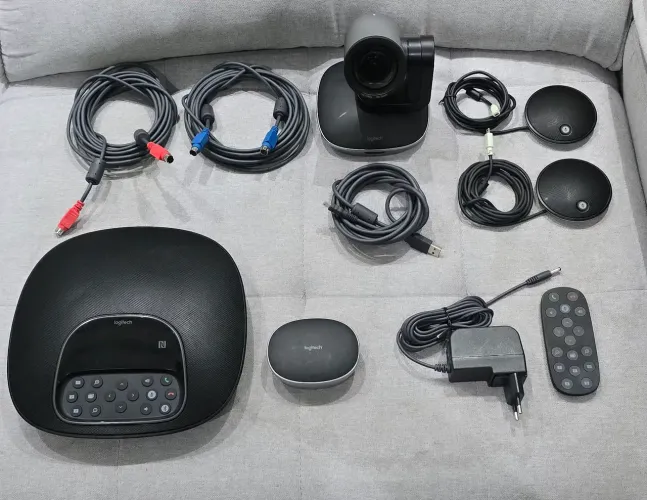 Sistema de Videoconferência Logitech Group Completo + Microfones de Expansão