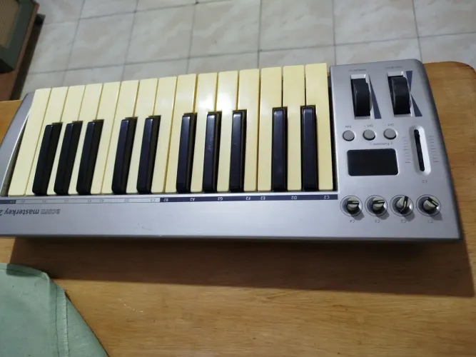 Teclado MIDI Acorn Masterkey 25 teclas 