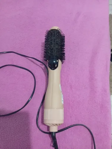 Vende-se uma escova secadora