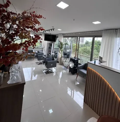 Contrata se Manicure com experiência