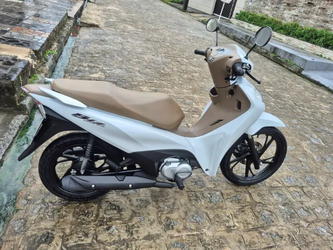 Vende se uma biz ex 125 ano 25 único dono 