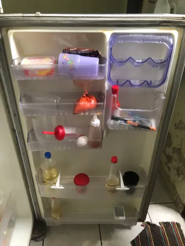 Vende- se uma geladeira