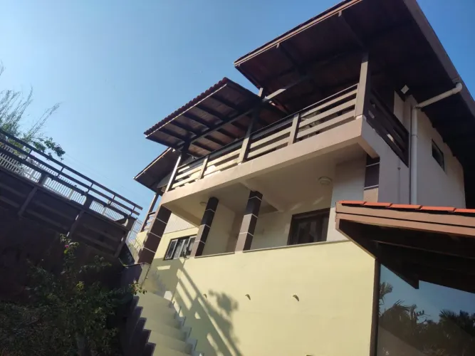 Casa em Taquaras locação anual