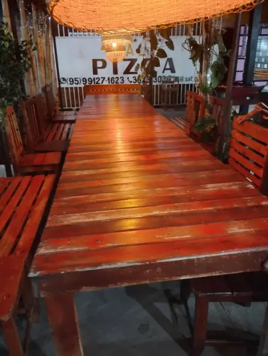 2 mesas de madeira com bancos inclusos por 1500