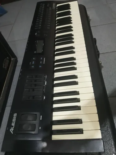 Teclado alesis QS 6.1 