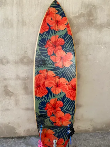 Vendo Prancha de Surf Tam: 5'9 Conservada 