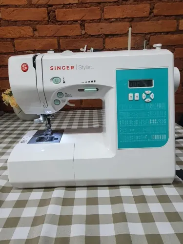 Máquina de costura Singer