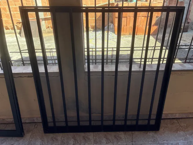 janela de alumínio preta 