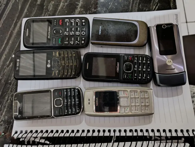 7 aparelho de celular pra colecionador, não sei se funciona