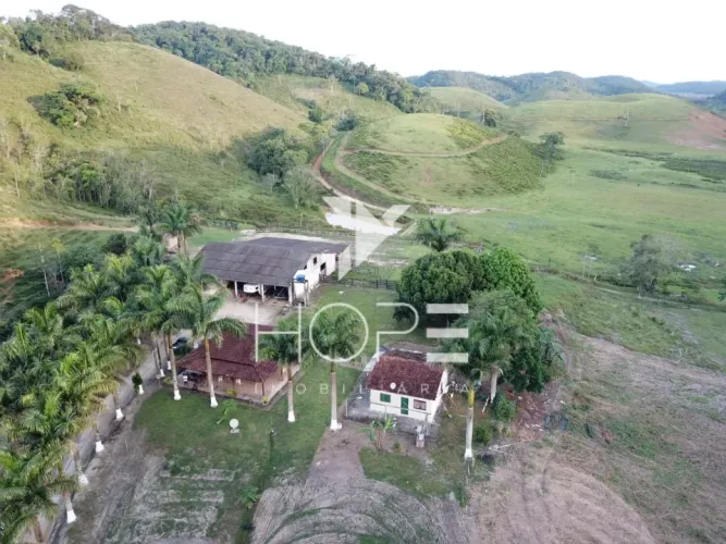 Fazenda à venda com 174 alqueires - estrutura para leiteria - 15 piquetes - região de Regi