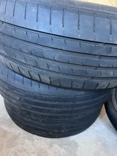 3 pneus 215/50 R17 em bom estado