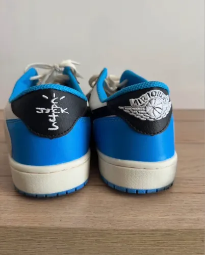 Tênis air jordan travis scott 