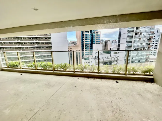 Apartamento para venda em Moema com 3 quartos, sendo 3 suítes, 150m²