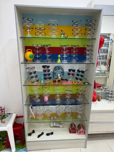 Vitrine para expor objetos, óculos etc