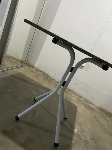 Vendo mesa de marmore 4 lugares sem as cadeiras