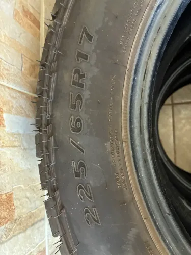 Vendo jogo de pneu medida 225/65/17