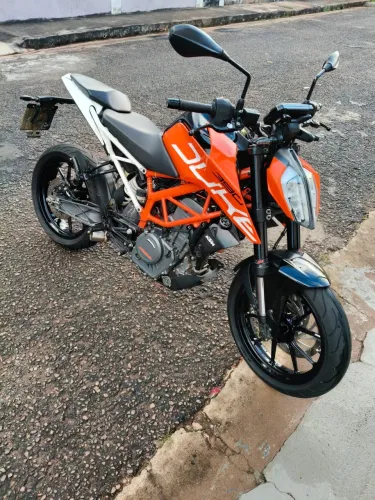 Moto KTM Duke 390