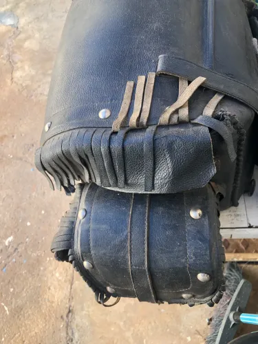 Baú de couro para moto
