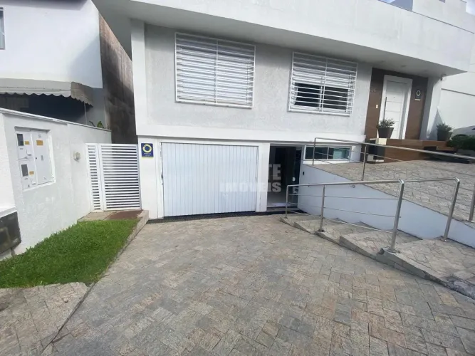 Excelente loja comercial para locação no bairro Trindade!