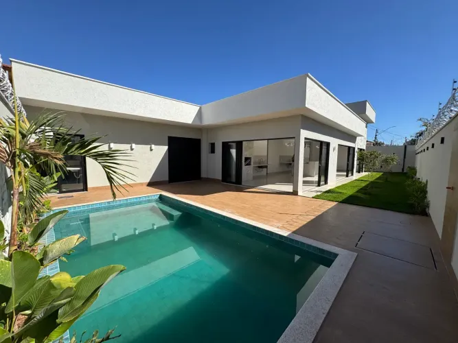 Casa com 3 suites, piscina, quintal, churrasqueira, 4 vagas no setor Jardim Atlântico