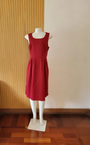 Vestido bordô texturizado recortes tam G