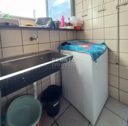 Apartamento com 3 quartos em Espinheiro