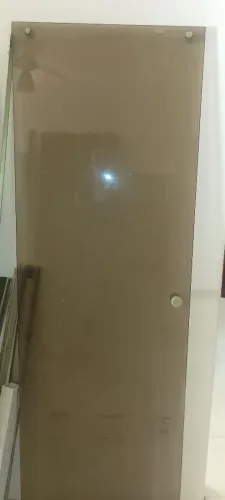 Vendo um box de vidro fumê