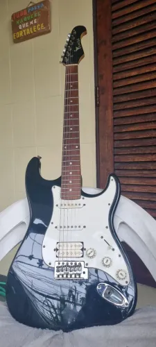Guitarra Eagle Stratocaster 