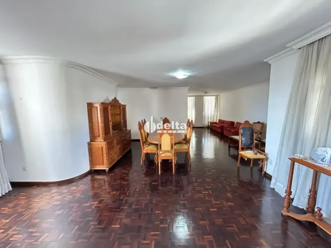 Apartamento com 3 quartos sendo 1 suíte disponível para locação no bairro Centro em Uberlâ