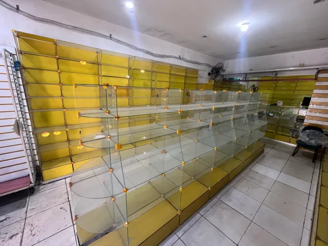 Vendo Gondolas para loja e farmácia e perfumaria 