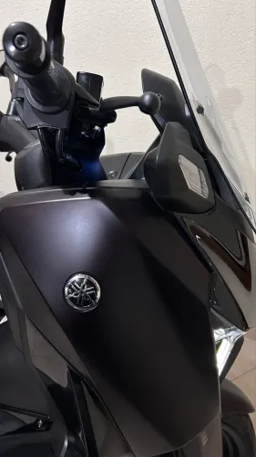 Xmax 300 com apenas 100 km rodadas zerada sem nenhum detalhe toda documentada e emplacada