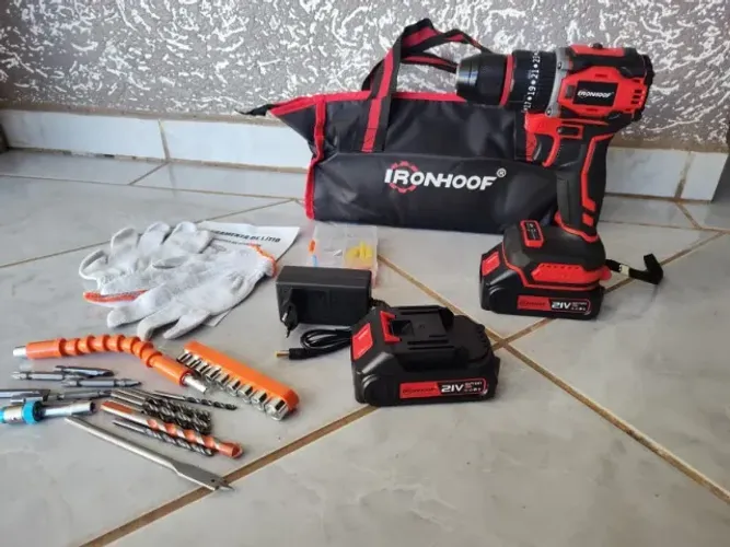 Parafusadeira Furadeira De Impacto Profissional 21v Brushles Vermelho 127/220v 60hz