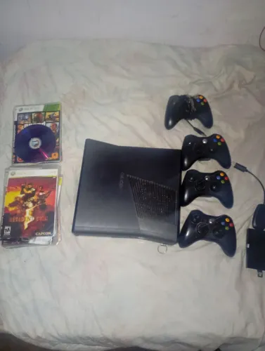 Xbox 360 4 controles 50 jogos cabo HDMI e Vga