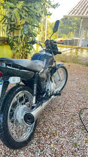 Vendo moto Fan125 moto bem consevada chama WhatsApp *