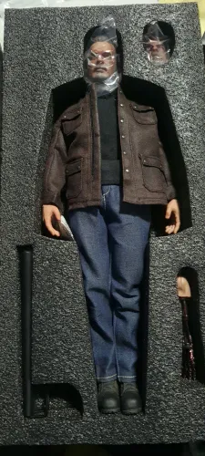 T-800 Ultimate Robot Exterminator do Futuro Dark Fate igual Hot Toys